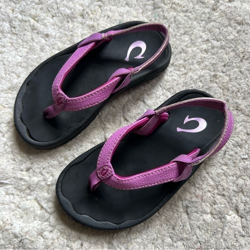 OluKai: Purple Black Kulapa Kai Girl's Beach  Quick Dry Water Resistant Sandals